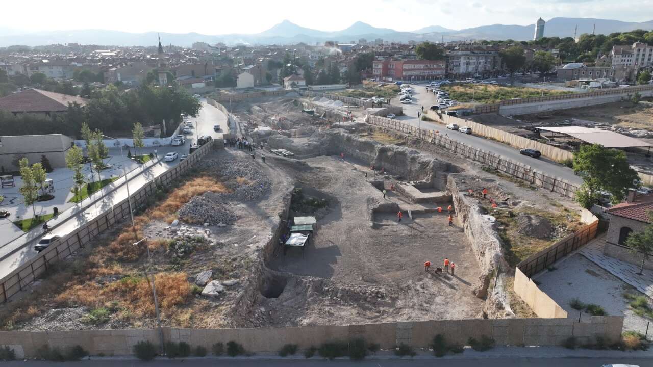 Konya’nın kalbinde toprağın altından tarih fışkırıyor 7